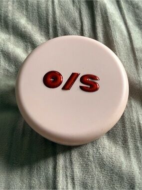 Glossier One Size Ultra Pink face setting powder